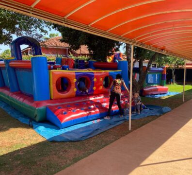 Bina festas, aluguel de brinquedos infláveis, corrida de obstáculos grande