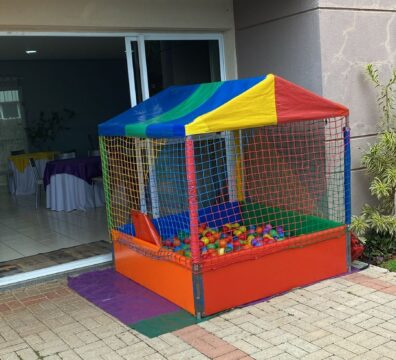 bina festas, aluguel de brinquedos infláveis, piscina de bolinhas infláveis.