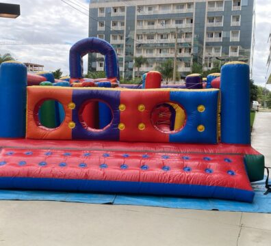 Bina festas, aluguel de brinquedos infláveis,corrida de obstáculos grande