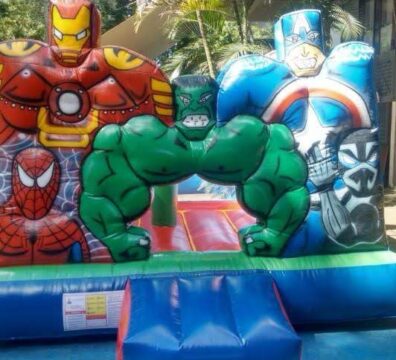 Bina Festas, aluguel de brinquedos infláveis, Pula-Pula Liga da Justiça