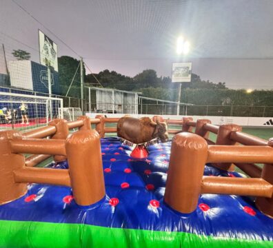Bina Festas, aluguel de brinquedos infláveis, touro mecânico.