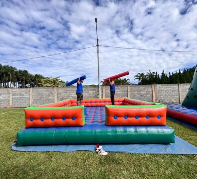 Bina festas, aluguel de brinquedos infláveis, guerra de cotonetes